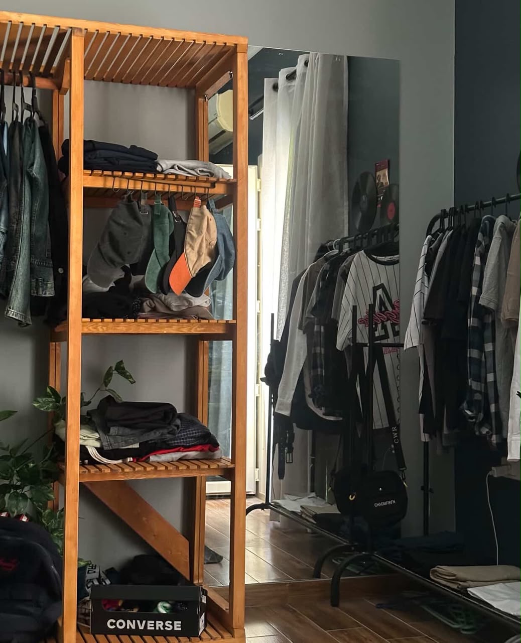 Elegant and Modern Wooden Wardrobe – 5